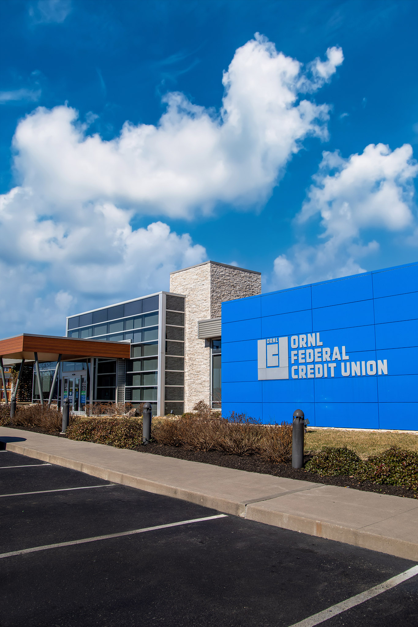 Exterior building of Oak Ridge branch